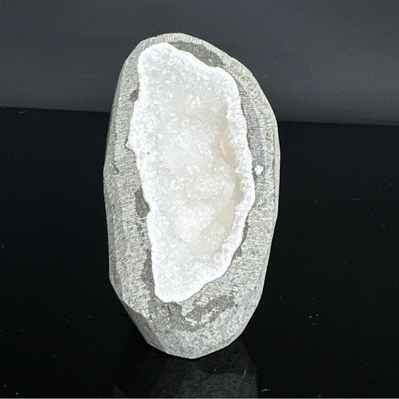 Apophyllite Druzy Geode - Picture 3 of 17